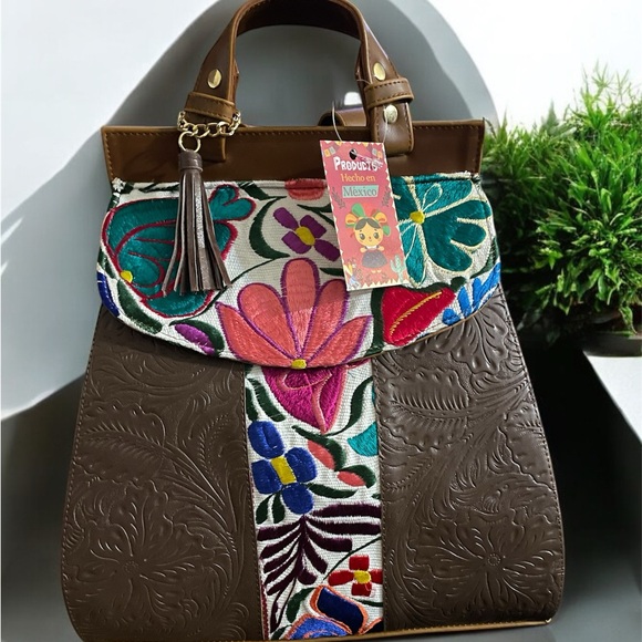 México backpack, Vegan Embroidered Backpack, Floral Backpack, Crafted in Mexico - Picture 2 of 6